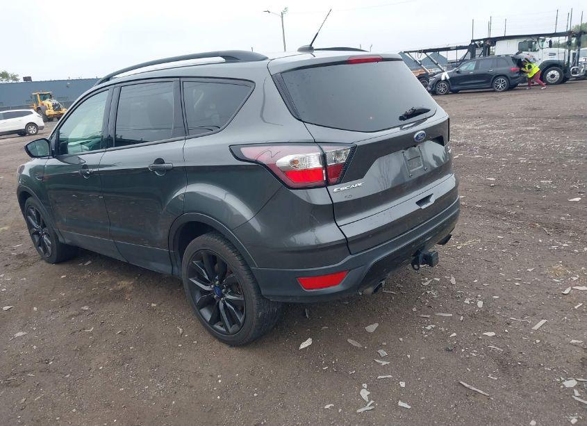 Photo 3 of 2018 Ford Escape SE (VIN 1FMCU9GDXJUA82968)