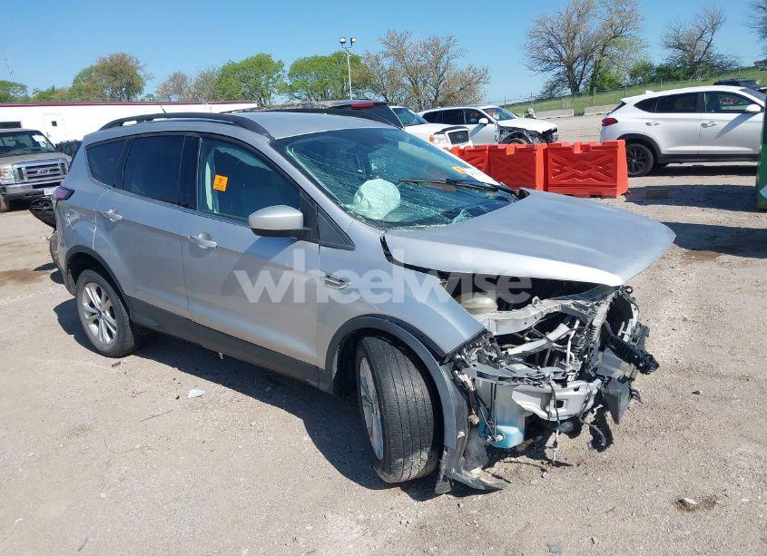 2018 Ford Escape SE (VIN 1FMCU9GDXJUB15306) main photo