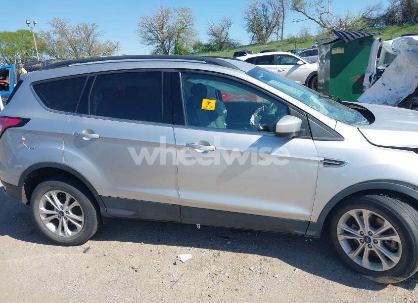 Photo 13 of 2018 Ford Escape SE (VIN 1FMCU9GDXJUB15306)