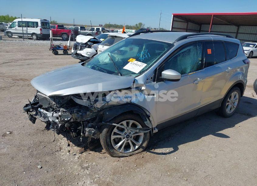 Photo 2 of 2018 Ford Escape SE (VIN 1FMCU9GDXJUB15306)