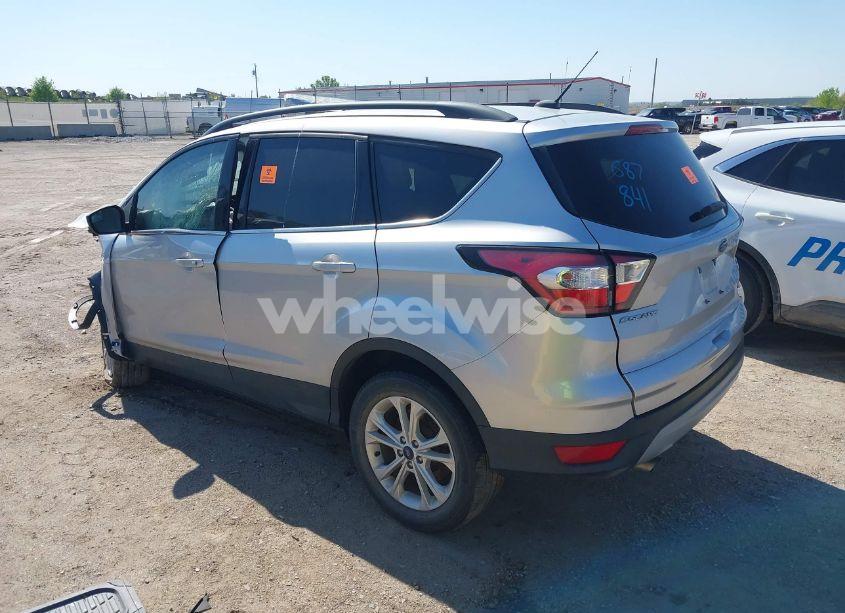Photo 3 of 2018 Ford Escape SE (VIN 1FMCU9GDXJUB15306)