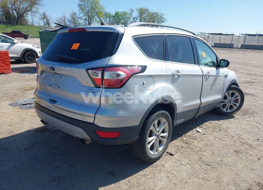 Photo 4 of 2018 Ford Escape SE (VIN 1FMCU9GDXJUB15306)