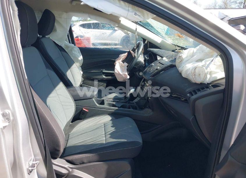 Photo 5 of 2018 Ford Escape SE (VIN 1FMCU9GDXJUB15306)