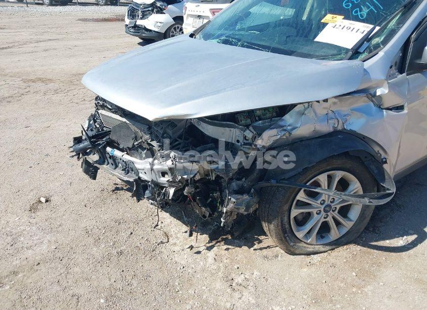 Photo 6 of 2018 Ford Escape SE (VIN 1FMCU9GDXJUB15306)