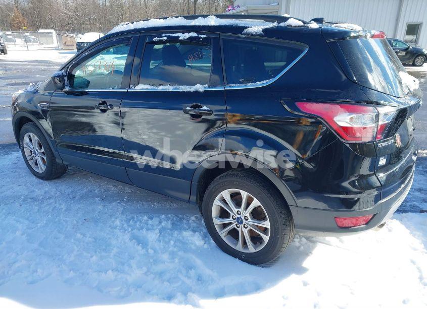 Photo 3 of 2018 Ford Escape SE (VIN 1FMCU9GDXJUB92211)