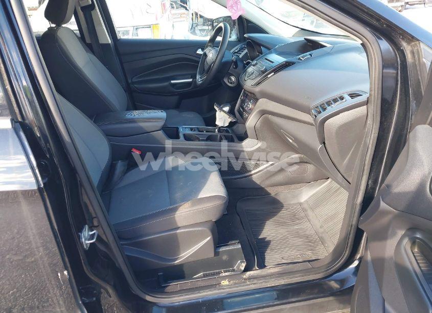 Photo 5 of 2018 Ford Escape SE (VIN 1FMCU9GDXJUB92211)