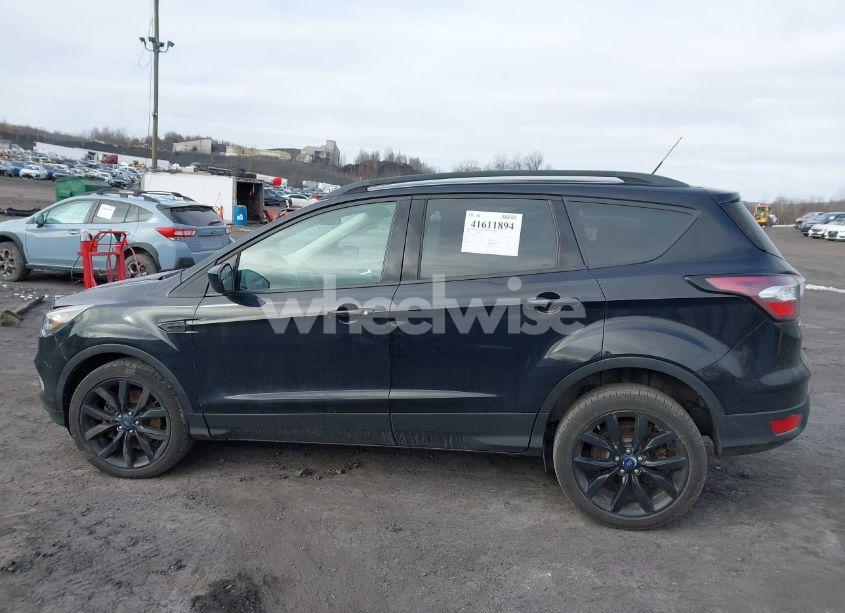Photo 14 of 2018 Ford Escape SE (VIN 1FMCU9GDXJUC26390)