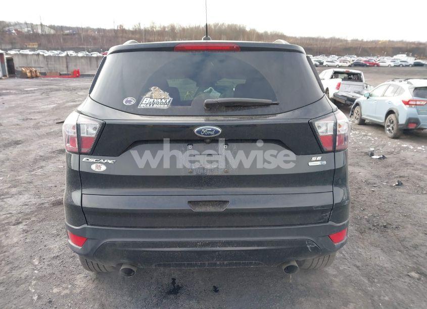 Photo 16 of 2018 Ford Escape SE (VIN 1FMCU9GDXJUC26390)