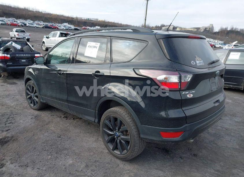 Photo 3 of 2018 Ford Escape SE (VIN 1FMCU9GDXJUC26390)
