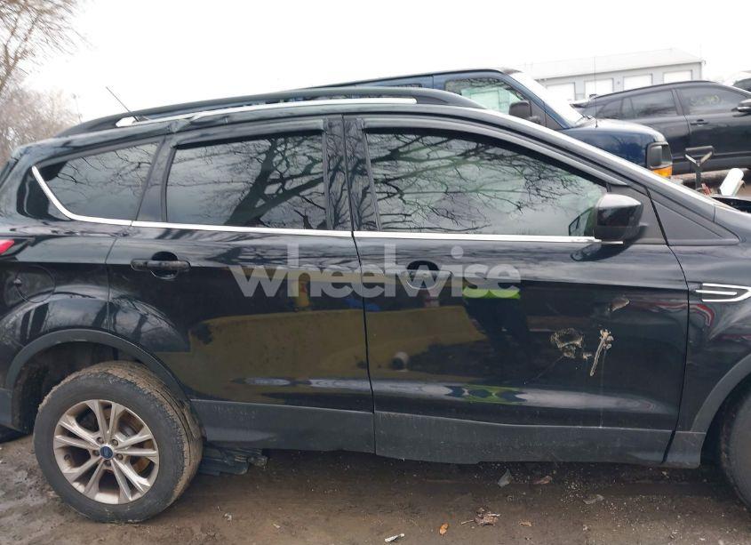 Photo 13 of 2018 Ford Escape SE (VIN 1FMCU9GDXJUC29712)