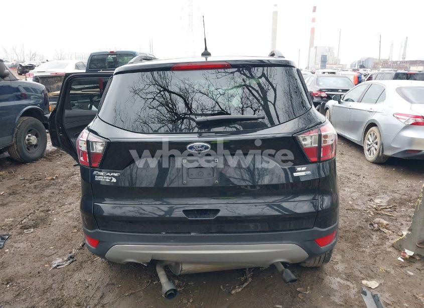 Photo 16 of 2018 Ford Escape SE (VIN 1FMCU9GDXJUC29712)