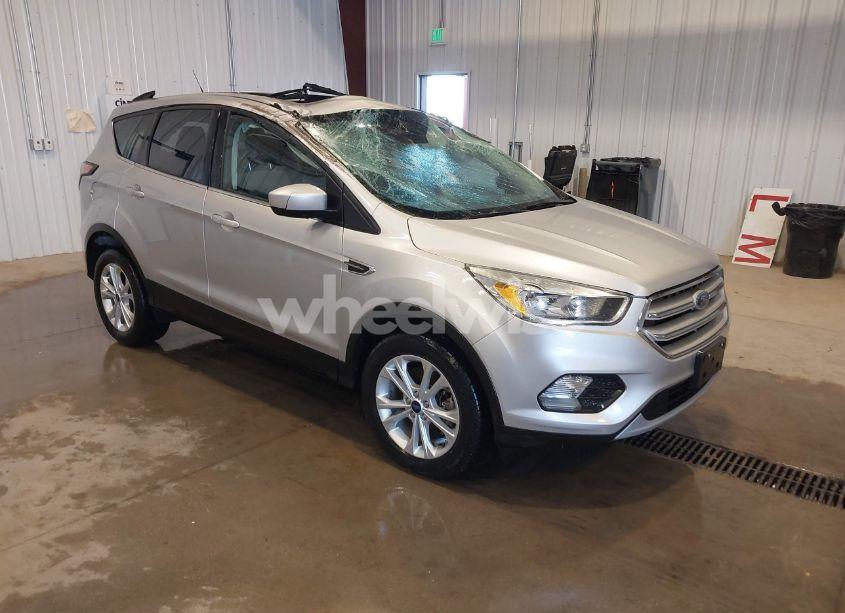 2018 Ford Escape SE (VIN 1FMCU9GDXJUC37258) main photo