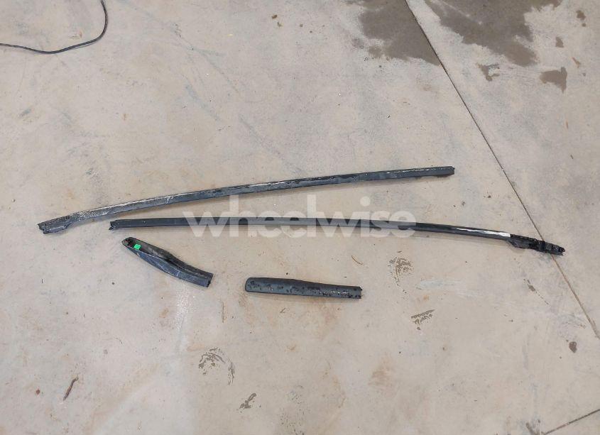 Photo 12 of 2018 Ford Escape SE (VIN 1FMCU9GDXJUC37258)