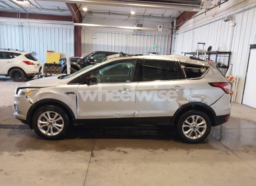 Photo 15 of 2018 Ford Escape SE (VIN 1FMCU9GDXJUC37258)
