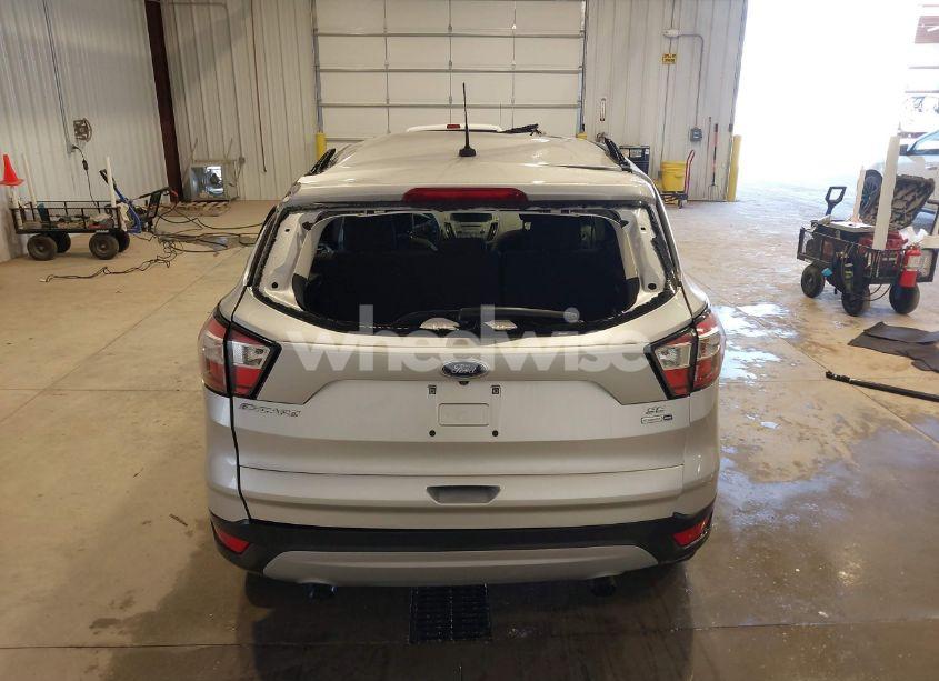 Photo 17 of 2018 Ford Escape SE (VIN 1FMCU9GDXJUC37258)