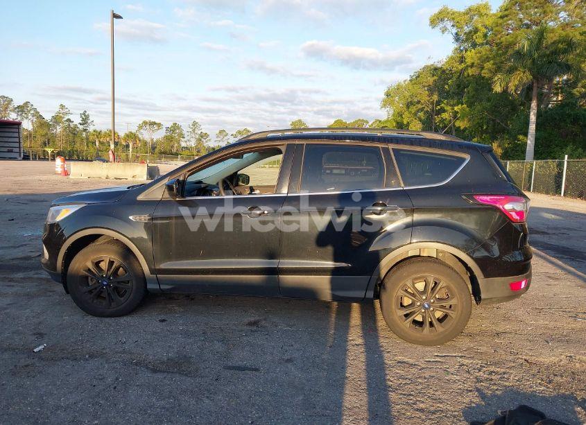 Photo 14 of 2018 Ford Escape SE (VIN 1FMCU9GDXJUC61592)