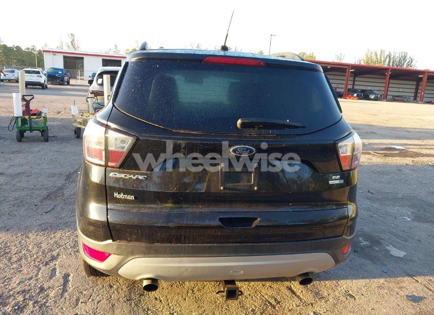 Photo 16 of 2018 Ford Escape SE (VIN 1FMCU9GDXJUC61592)