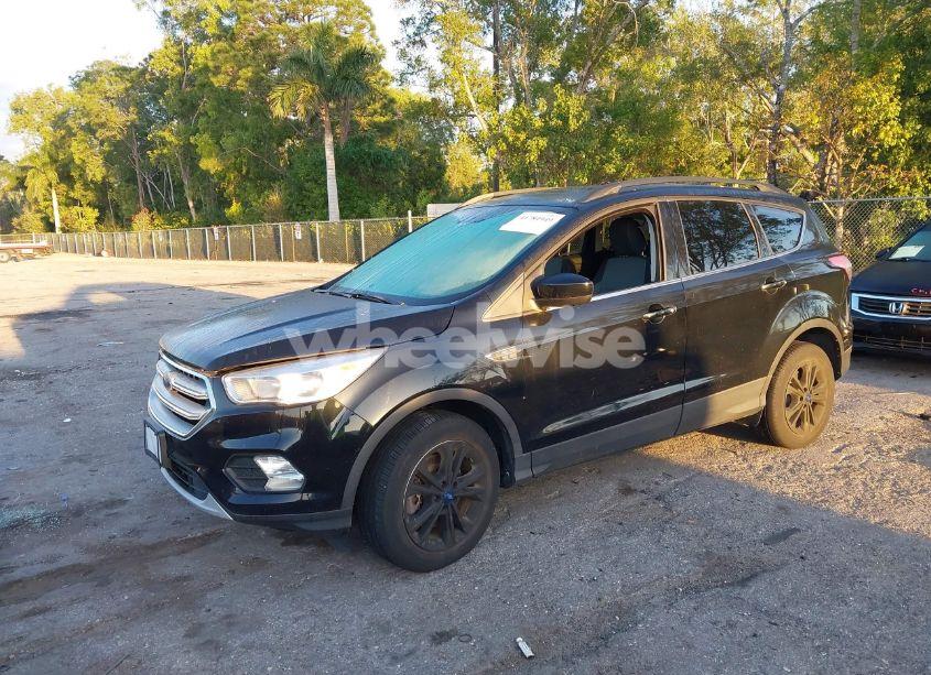 Photo 2 of 2018 Ford Escape SE (VIN 1FMCU9GDXJUC61592)
