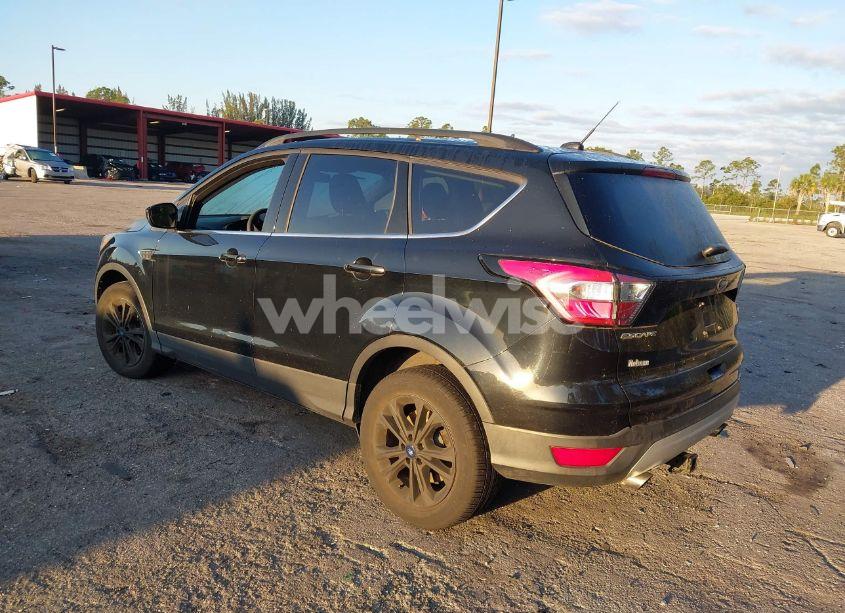Photo 3 of 2018 Ford Escape SE (VIN 1FMCU9GDXJUC61592)