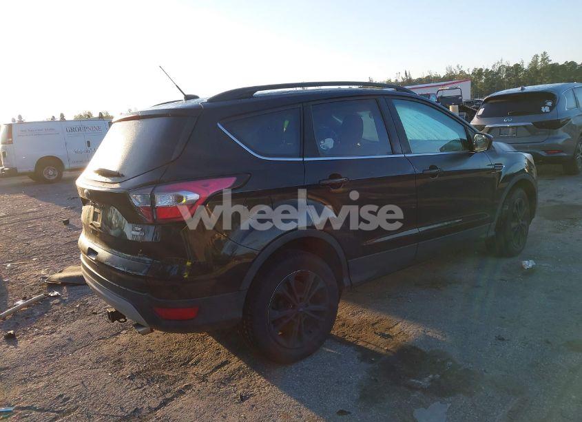 Photo 4 of 2018 Ford Escape SE (VIN 1FMCU9GDXJUC61592)