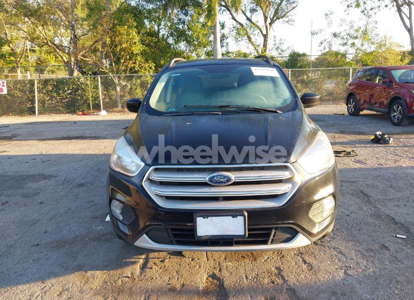 Photo 6 of 2018 Ford Escape SE (VIN 1FMCU9GDXJUC61592)