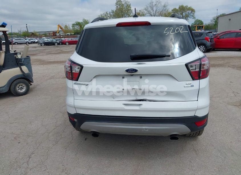 Photo 16 of 2018 Ford Escape SE (VIN 1FMCU9GDXJUC99453)
