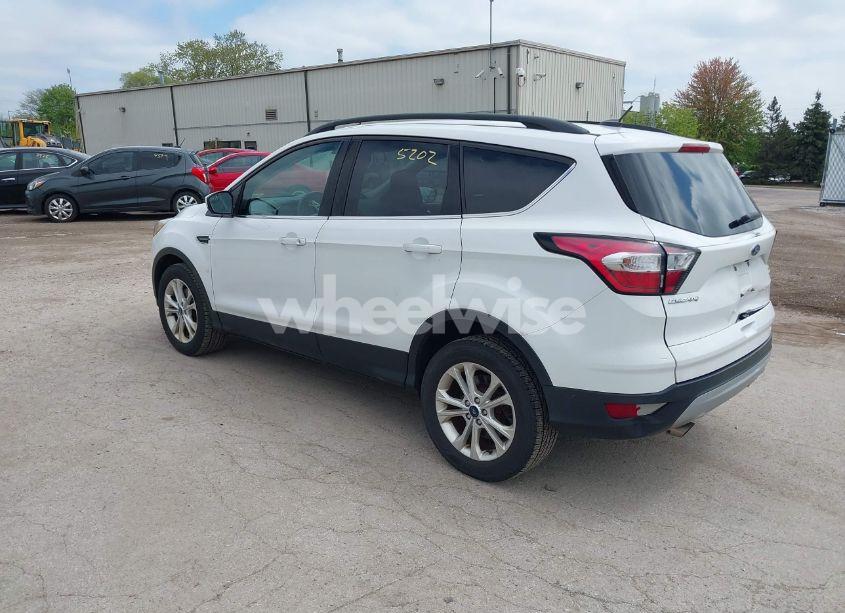 Photo 3 of 2018 Ford Escape SE (VIN 1FMCU9GDXJUC99453)
