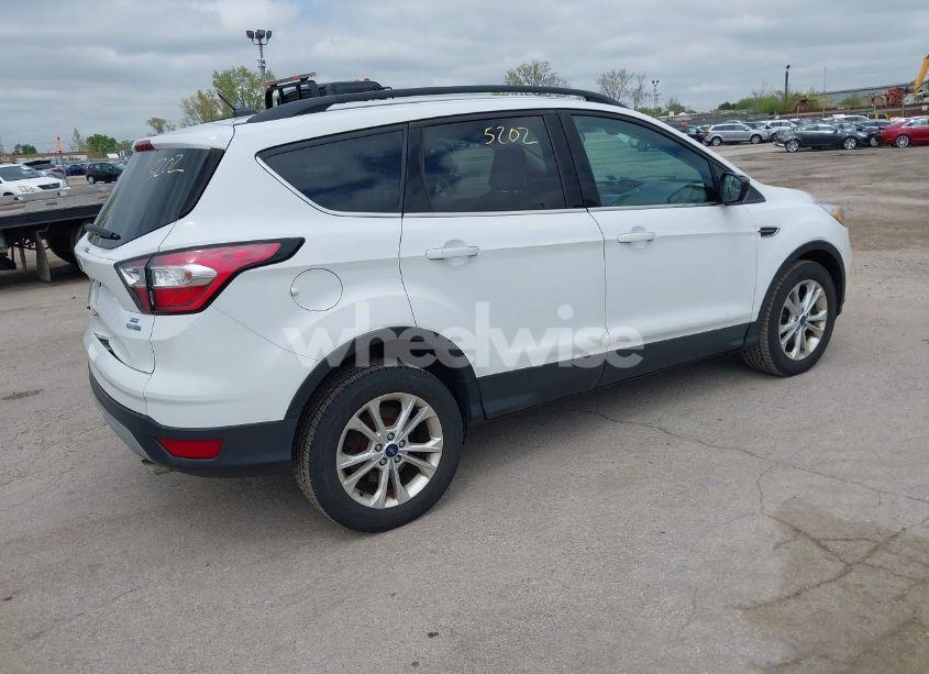 Photo 4 of 2018 Ford Escape SE (VIN 1FMCU9GDXJUC99453)