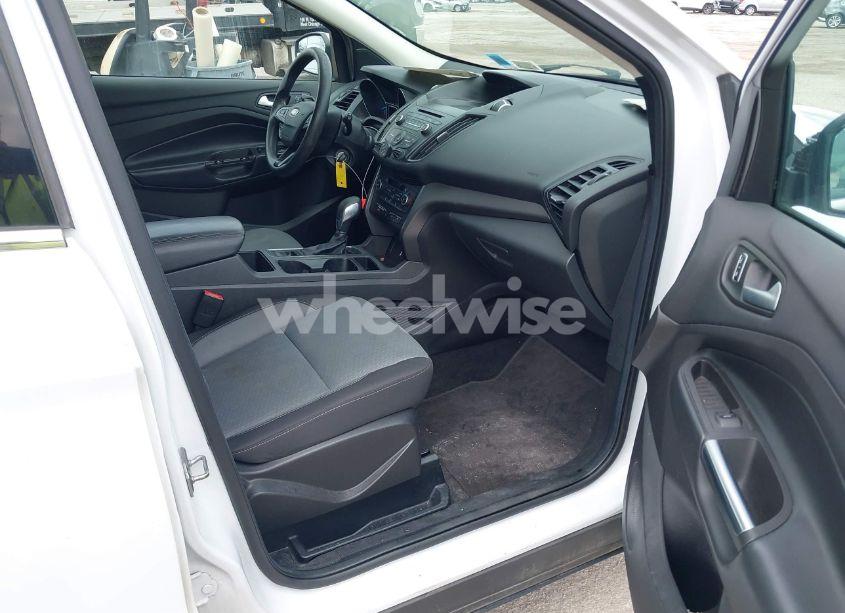 Photo 5 of 2018 Ford Escape SE (VIN 1FMCU9GDXJUC99453)