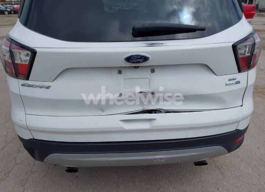 Photo 6 of 2018 Ford Escape SE (VIN 1FMCU9GDXJUC99453)