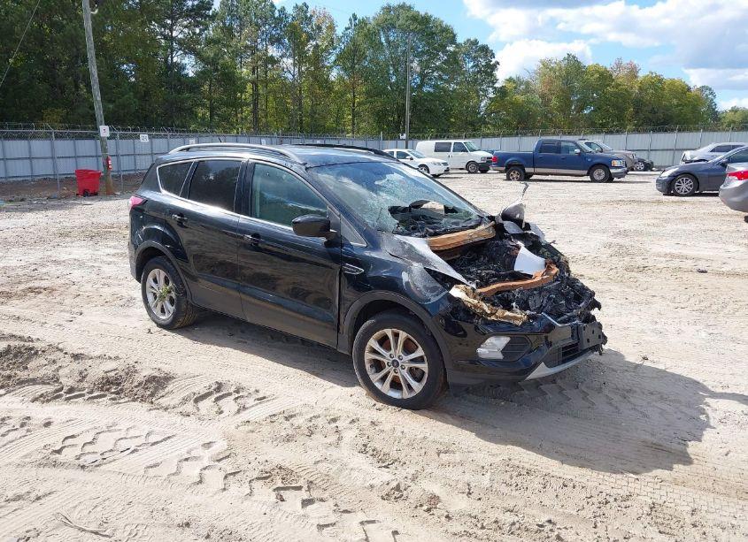2018 Ford Escape SE (VIN 1FMCU9GDXJUD12346) main photo