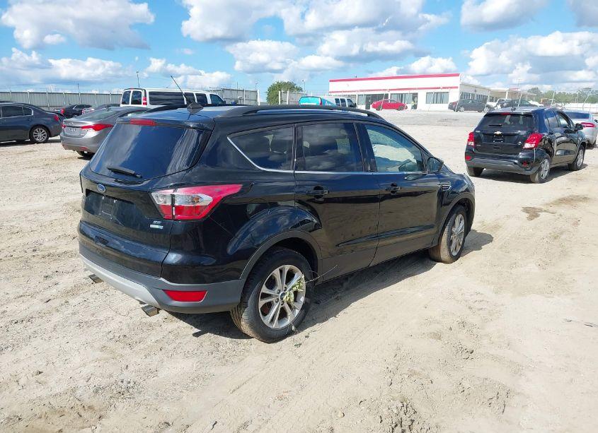 Photo 4 of 2018 Ford Escape SE (VIN 1FMCU9GDXJUD12346)