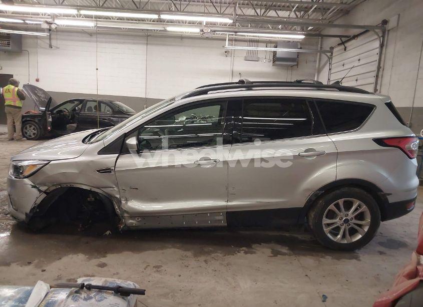 Photo 14 of 2018 Ford Escape SE (VIN 1FMCU9GDXJUD12640)