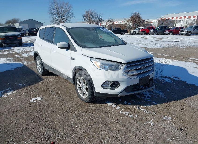 2018 Ford Escape SE (VIN 1FMCU9GDXJUD60882) main photo