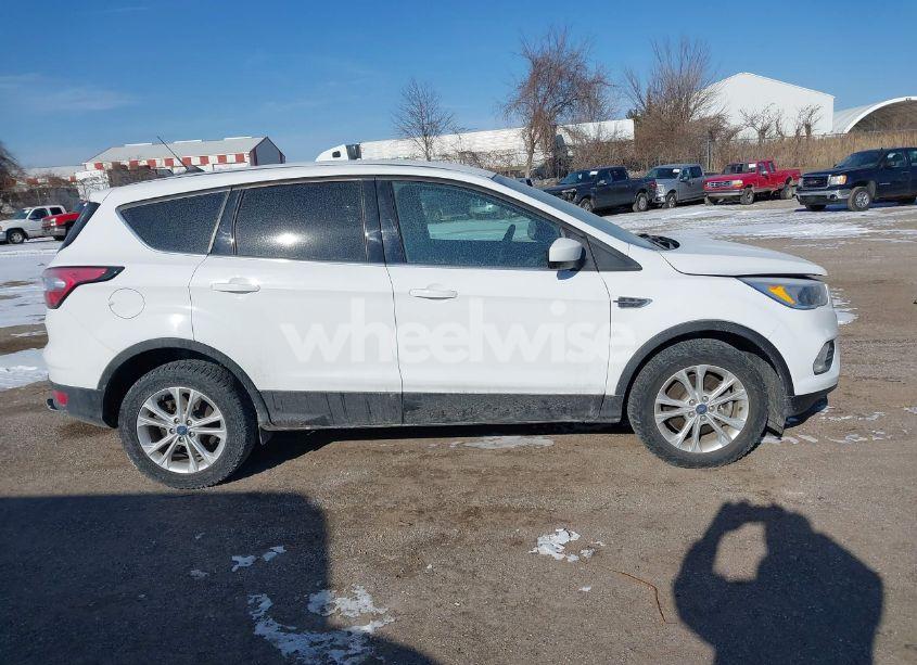 Photo 13 of 2018 Ford Escape SE (VIN 1FMCU9GDXJUD60882)