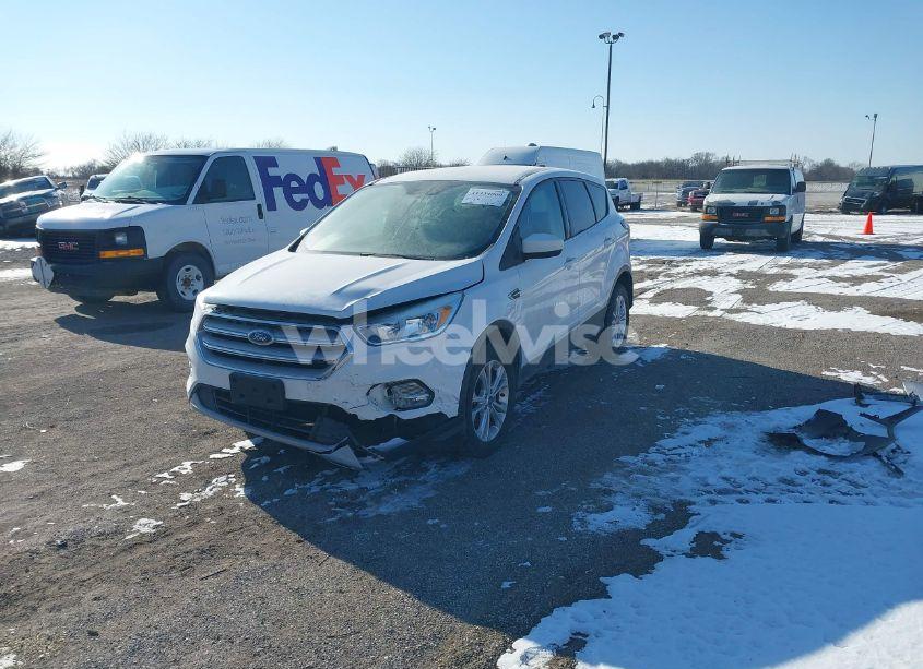 Photo 2 of 2018 Ford Escape SE (VIN 1FMCU9GDXJUD60882)