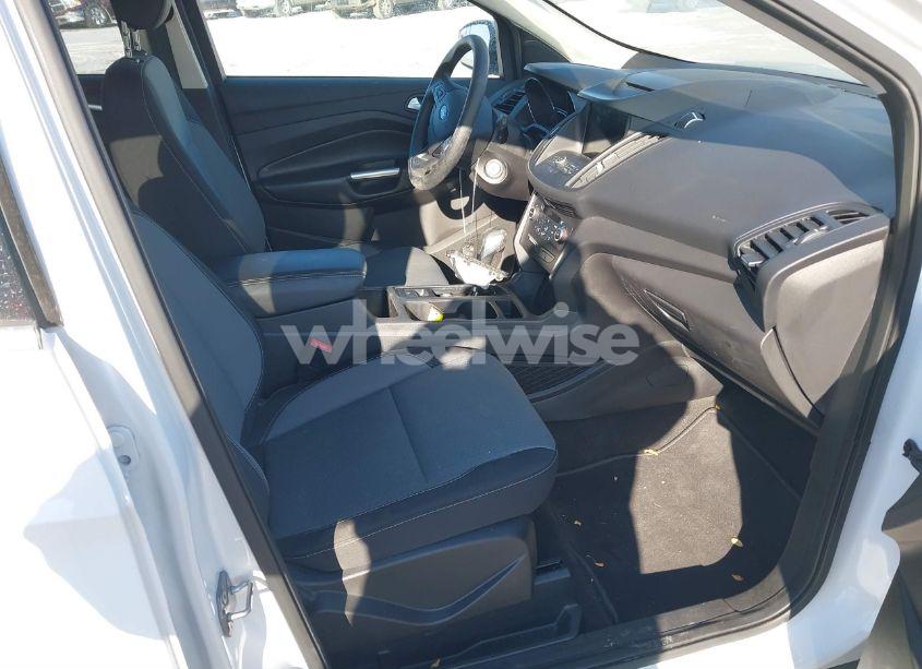 Photo 5 of 2018 Ford Escape SE (VIN 1FMCU9GDXJUD60882)