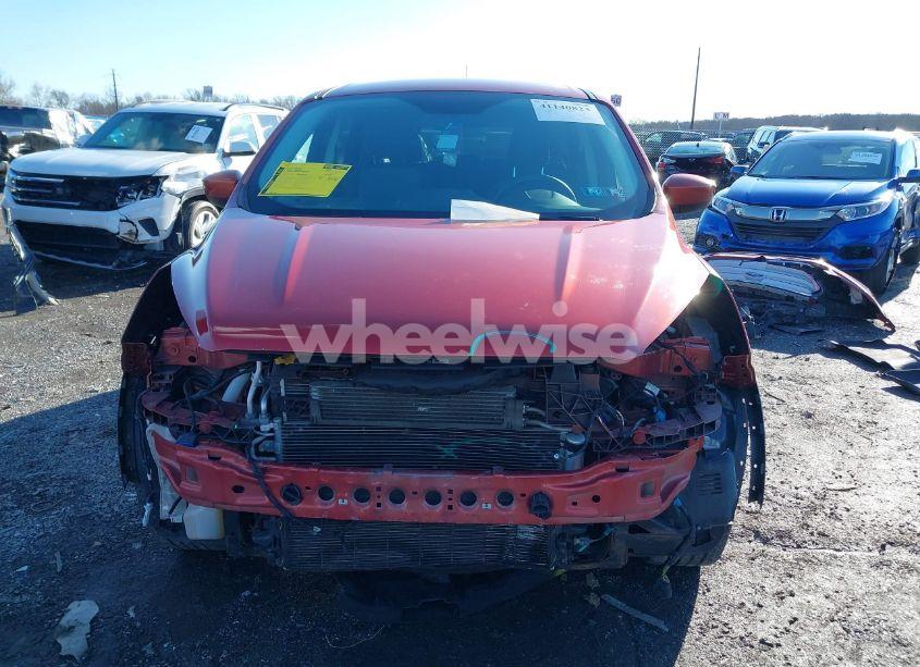 Photo 13 of 2019 Ford Escape SE (VIN 1FMCU9GDXKUA01324)