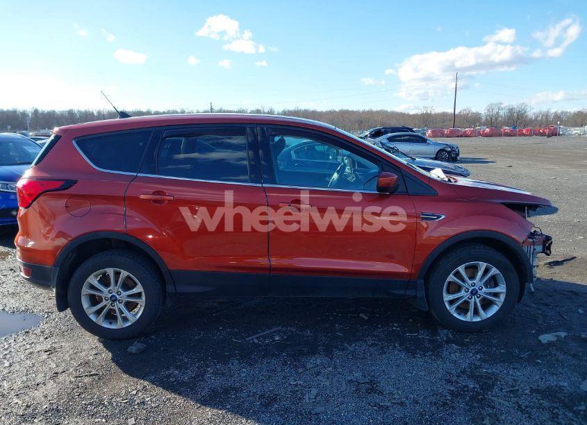 Photo 14 of 2019 Ford Escape SE (VIN 1FMCU9GDXKUA01324)