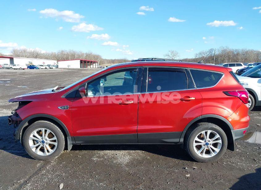Photo 15 of 2019 Ford Escape SE (VIN 1FMCU9GDXKUA01324)