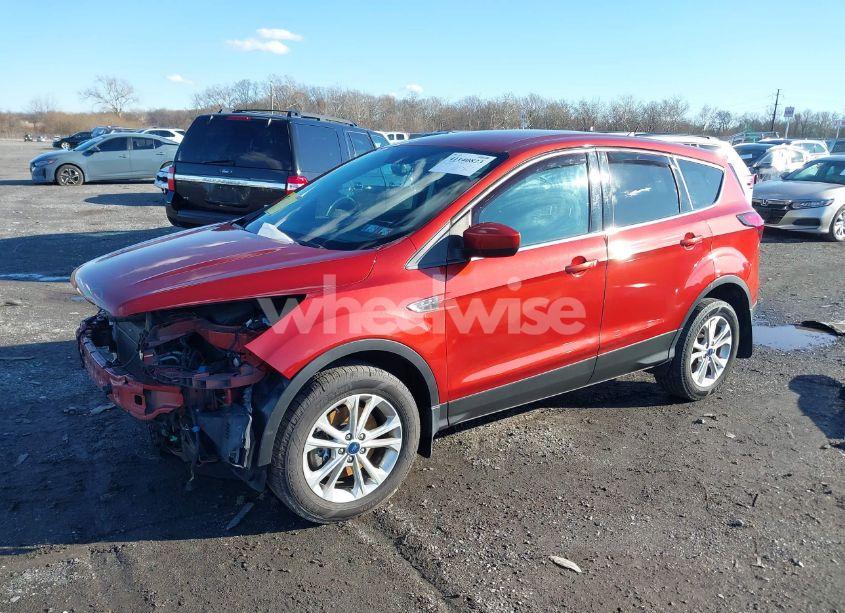 Photo 2 of 2019 Ford Escape SE (VIN 1FMCU9GDXKUA01324)