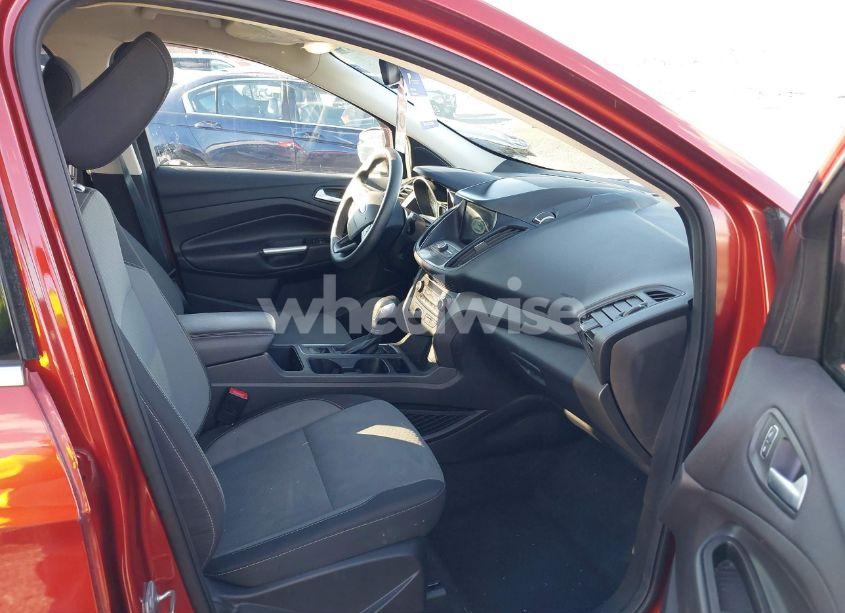 Photo 5 of 2019 Ford Escape SE (VIN 1FMCU9GDXKUA01324)