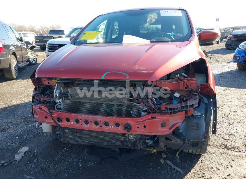 Photo 6 of 2019 Ford Escape SE (VIN 1FMCU9GDXKUA01324)