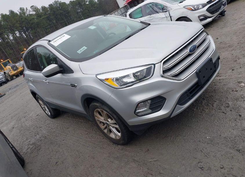 2019 Ford Escape SE (VIN 1FMCU9GDXKUA09133) main photo