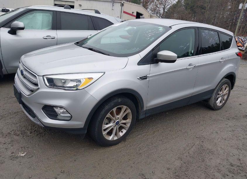 Photo 2 of 2019 Ford Escape SE (VIN 1FMCU9GDXKUA09133)