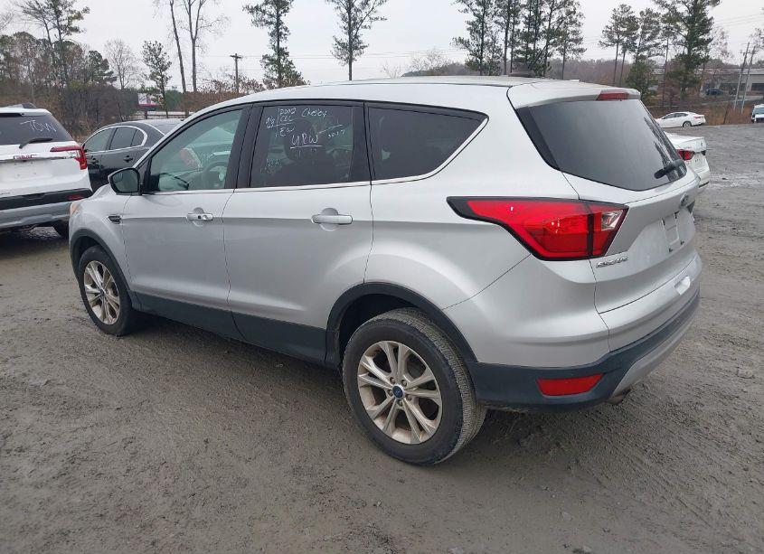 Photo 3 of 2019 Ford Escape SE (VIN 1FMCU9GDXKUA09133)