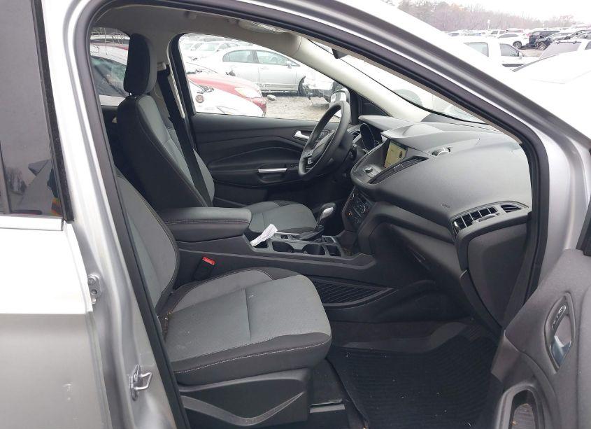 Photo 5 of 2019 Ford Escape SE (VIN 1FMCU9GDXKUA09133)