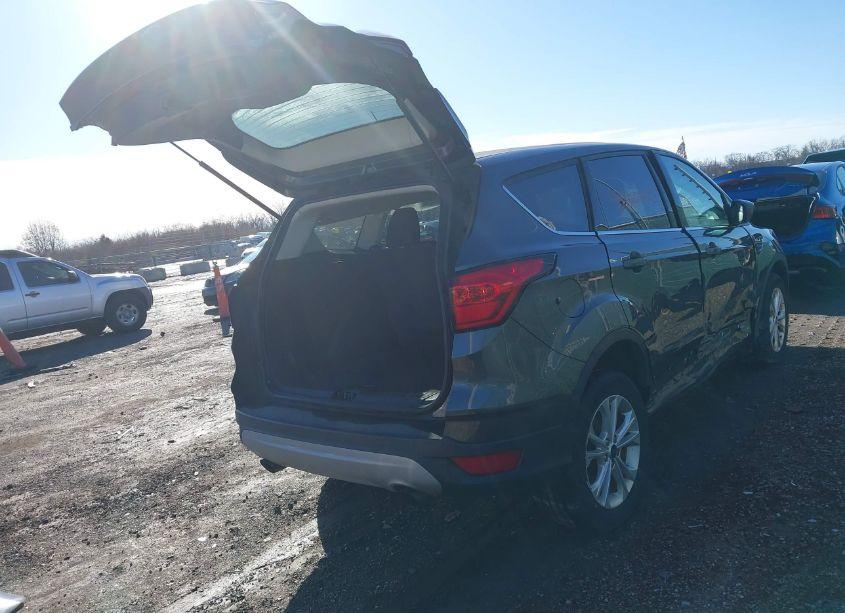 Photo 4 of 2019 Ford Escape SE (VIN 1FMCU9GDXKUA15191)