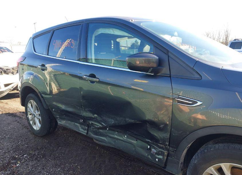 Photo 6 of 2019 Ford Escape SE (VIN 1FMCU9GDXKUA15191)