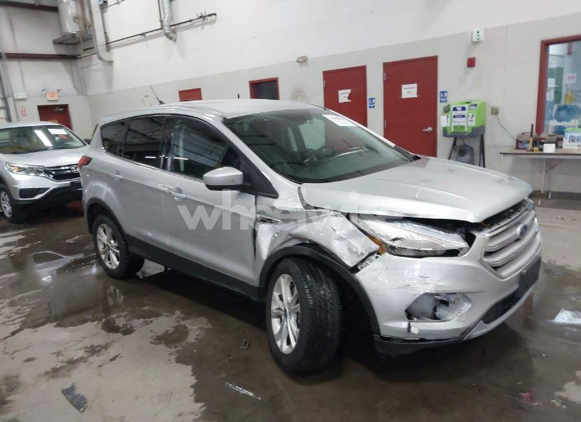 2019 Ford Escape SE (VIN 1FMCU9GDXKUA26840) main photo